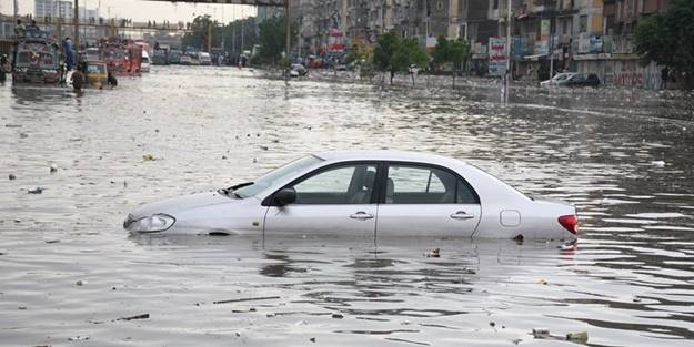 Pakistan'ı muson vurdu!