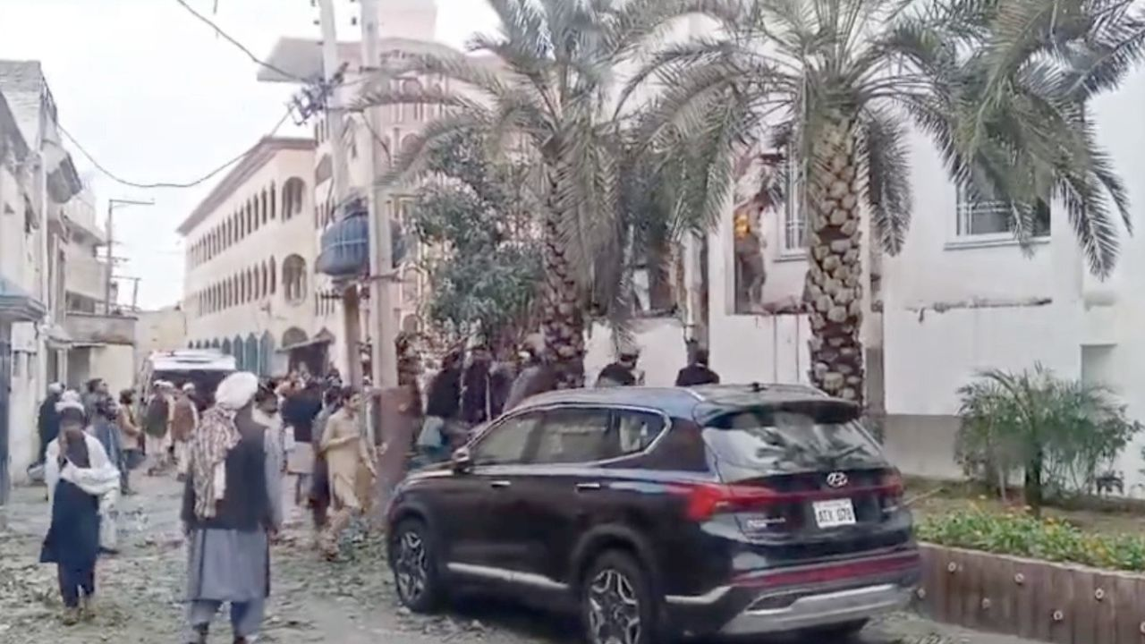 Pakistan'ı sarsan saldırı! Medrese'de bomba patladı... Çok kötü haber