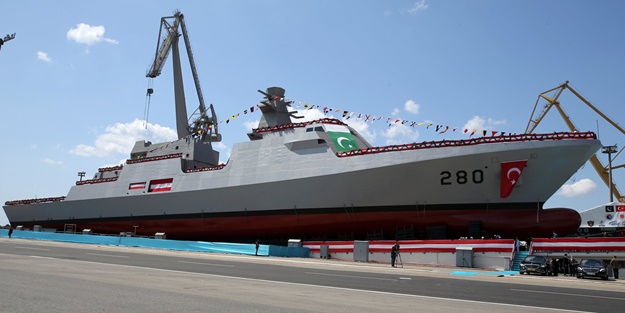 Pakistan'ın üçüncü gemisi yarın suyla buluşacak!