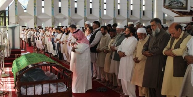Pakistanlı alim Zafer İshak Ensari vefat Etti
