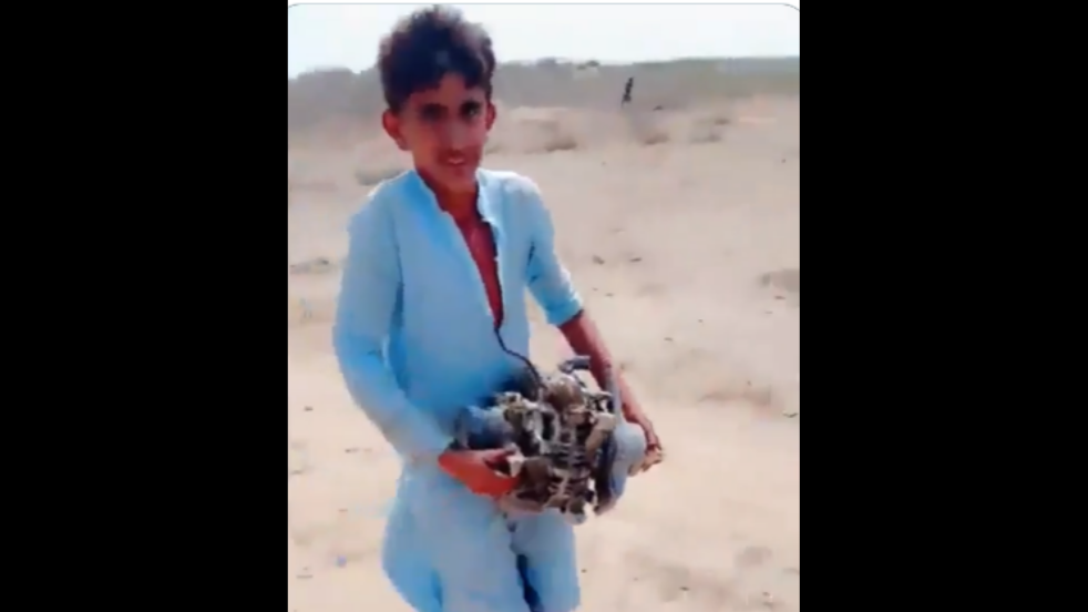 Pakistanlı çocuğun ganimeti! Pakistan’ın düşürdüğü İsrail yapımı dronun motorunu bakın ne yapacak