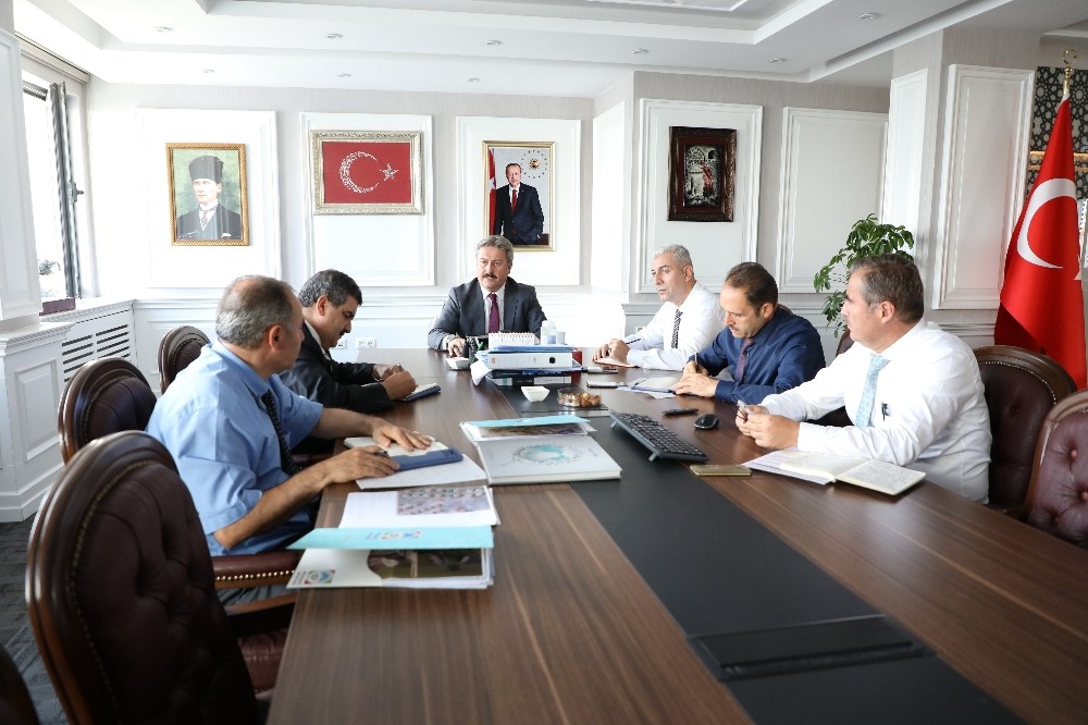 Palancıoğlu, başkan yardımcılarıyla yatırımları değerlendirdi 