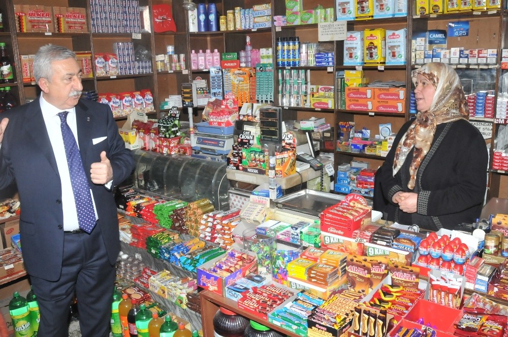 Palandöken: “AVM ve zincir marketler esnafı zorluyor” 