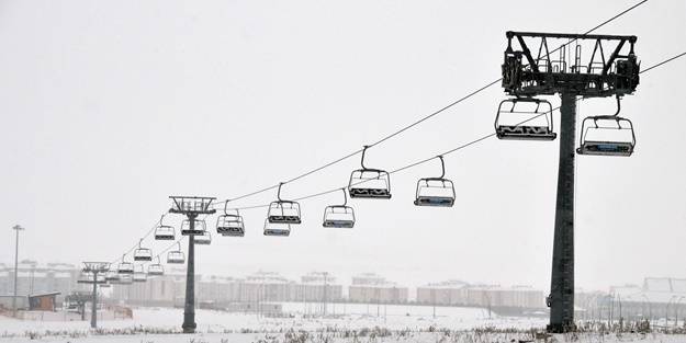 Palandöken ile Cıbıltepe kayak merkezleri beyaza büründü