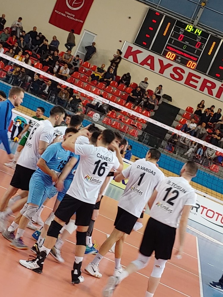 Palandöken kartalları kaldığı yerden devam ediyor 