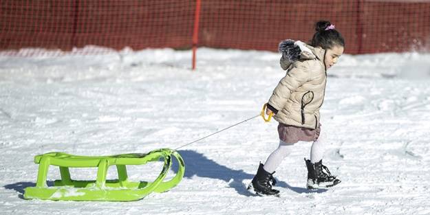 Palandöken Kayak Merkezi'nde hafta sonu yoğunluğu