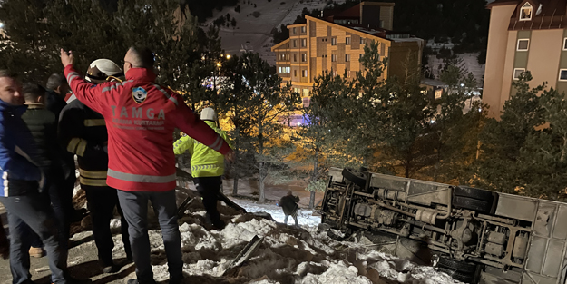 Palandöken'de facia! Turistleri taşıyan midibüs kaza yaptı: 25 yaralı