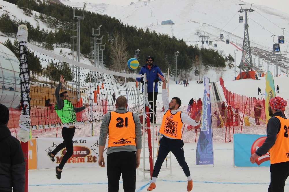 Palandöken’de kar voleybolu heyecanı 