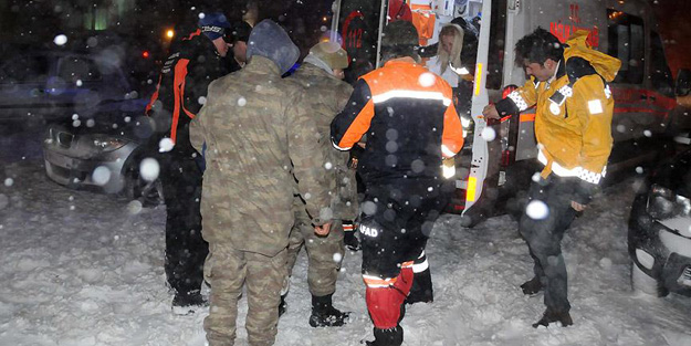 Çığ düşmesi sonucu 1 asker yaralandı