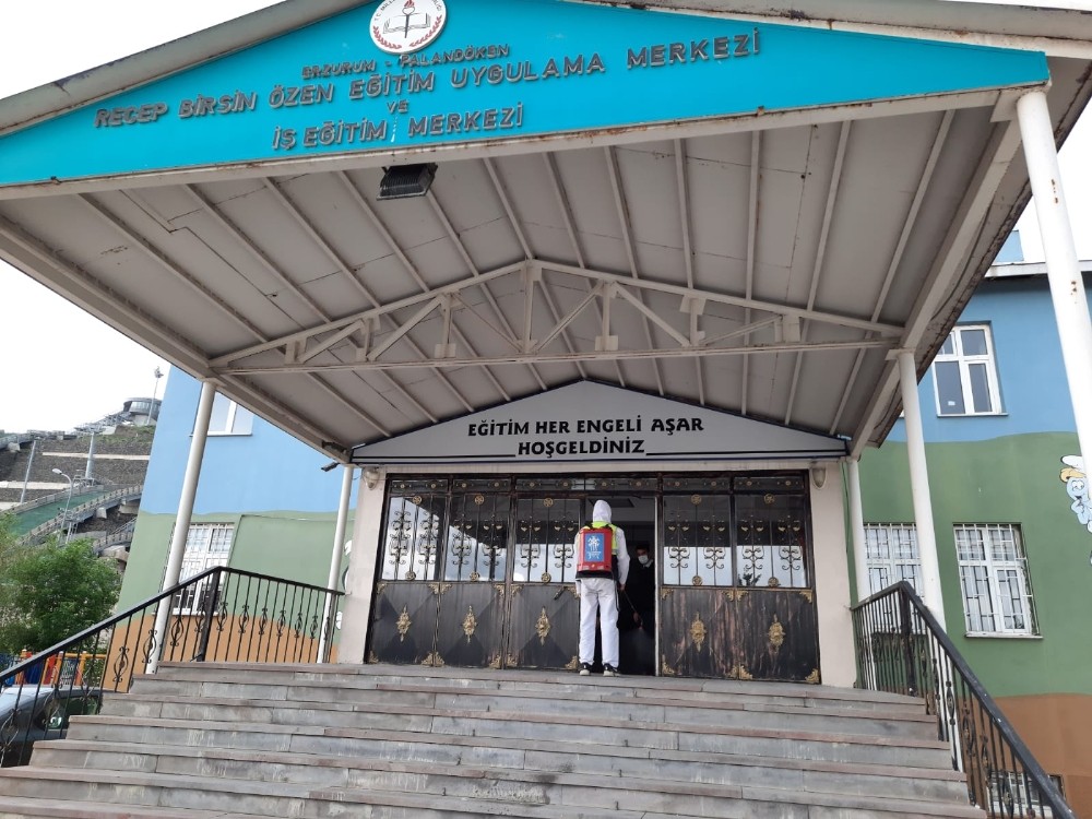 Palandöken’de okullar LGS için dezenfekte edildi 