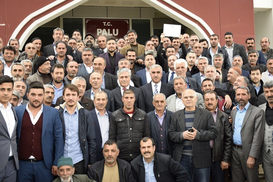 Palu Belediye Başkanı Ünalan mazbatasını aldı 