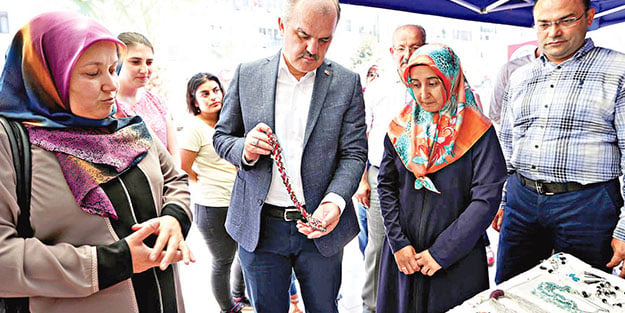 Pamuk ellerden sanat eseri çıktı