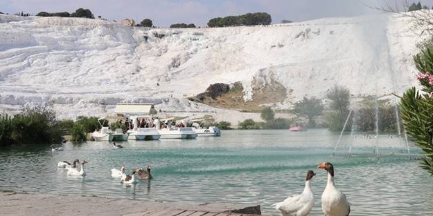 Pamukkale, pandemi sonrası dönemin en yüksek ziyaretçi sayısına ulaştı