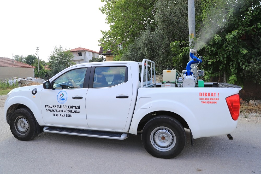 Pamukkale’de ilaçlama çalışmaları sürüyor 