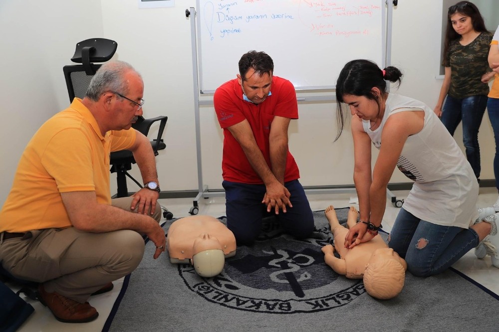 Pamukkale’de işitme engellilere yönelik temel ilk yardım eğitimi 