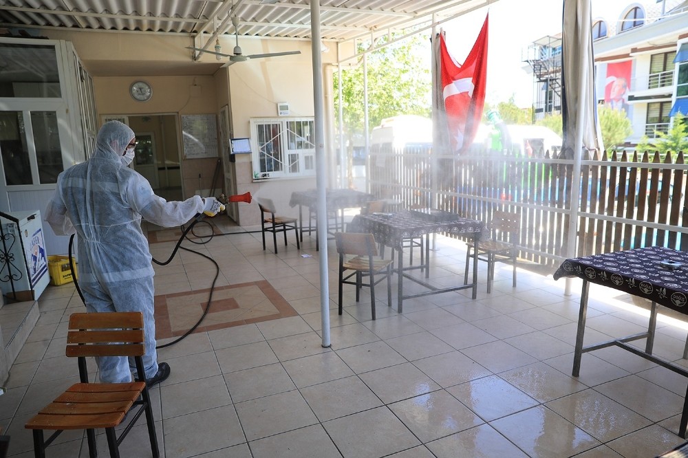 Pamukkale’de minibüs ve taksi durakları dezenfekte edildi 
