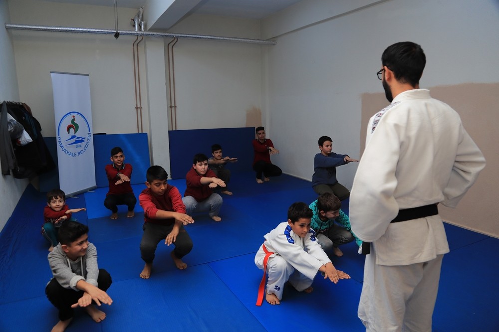 Pamukkale’de ücretsiz spor kurslarına yoğun ilgi 