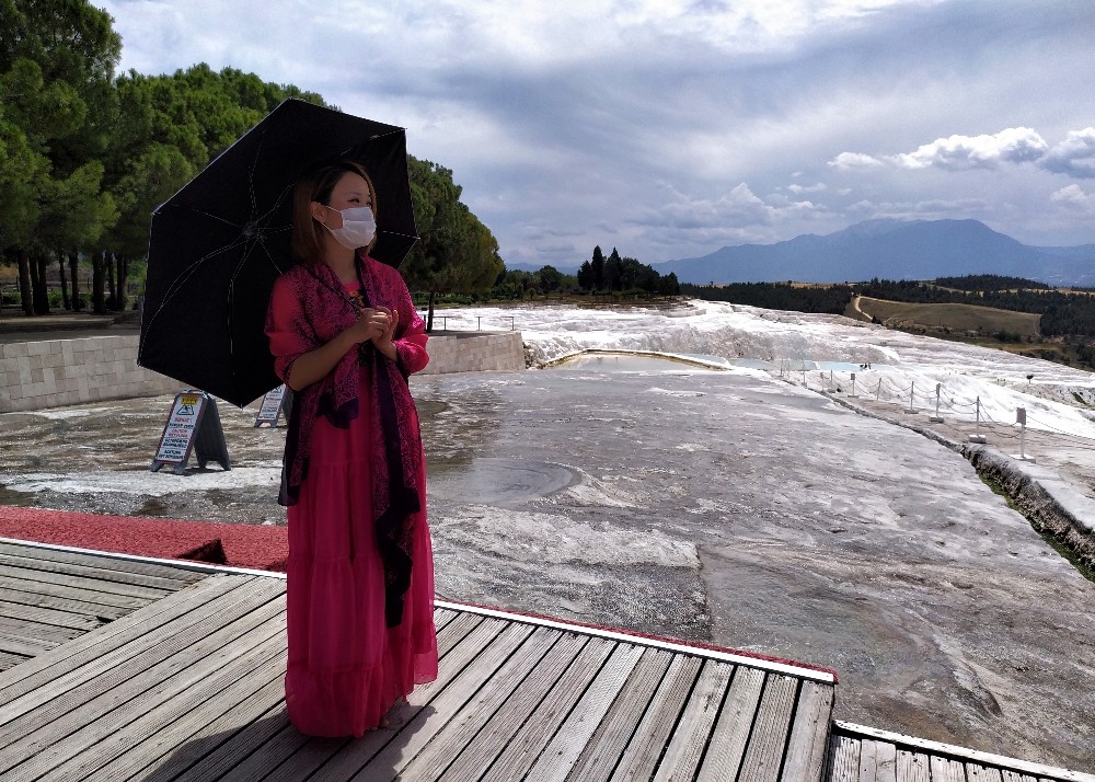 Pamukkale’yi gezmeye gelen Çinli turist, seferler durunca 3 ay Türkiye’de kaldı 