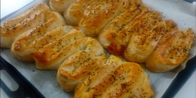 Pancarlı havuçlu börek