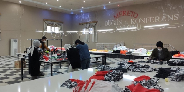 Pandemi dolayısıyla etkilenince düğün salonunu atölyeye çevirdi