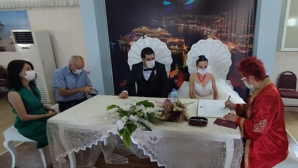 Pandemi sürecinde Kuşadası’nda 126 nikah kıyıldı 