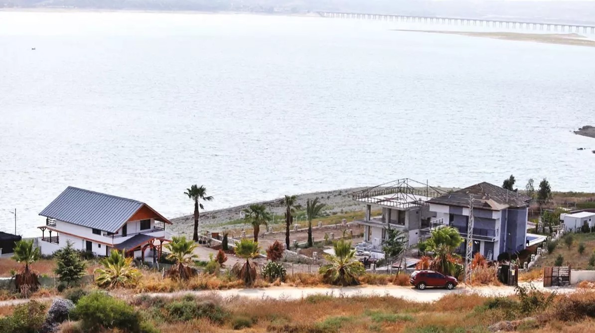 Pandemi ve depremi fırsat bildiler! Bir gecede göl manzaralı işgal