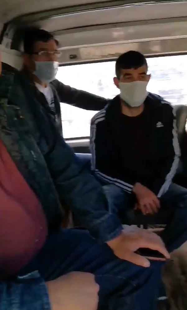 Panelvan araçla yolcu taşırken yakalandılar 