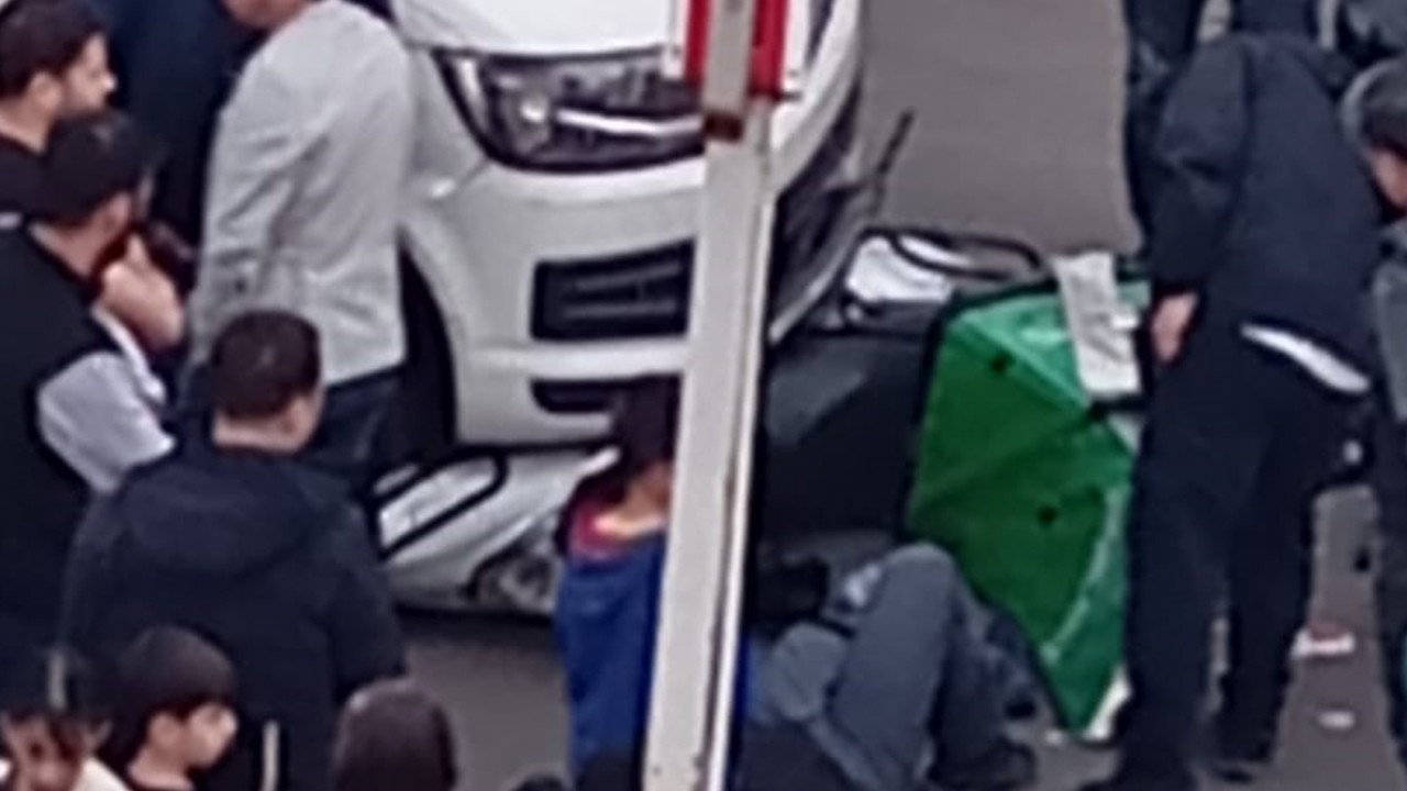 Panelvan motosiklete çarptı: 1 yaralı