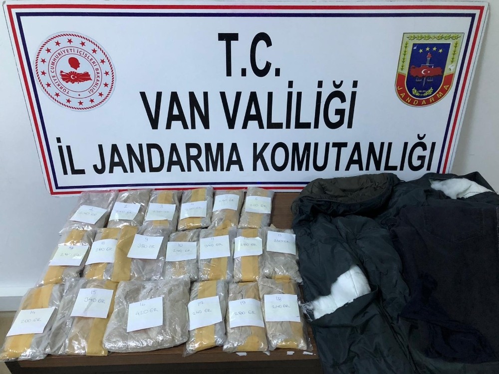 Pantolon astarına gizlenmiş 5 kilo 200 gram eroin ele geçirildi 