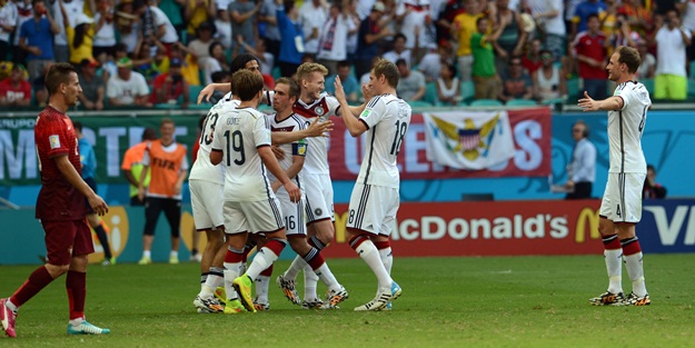 Panzerler Portekiz'i ezdi geçti