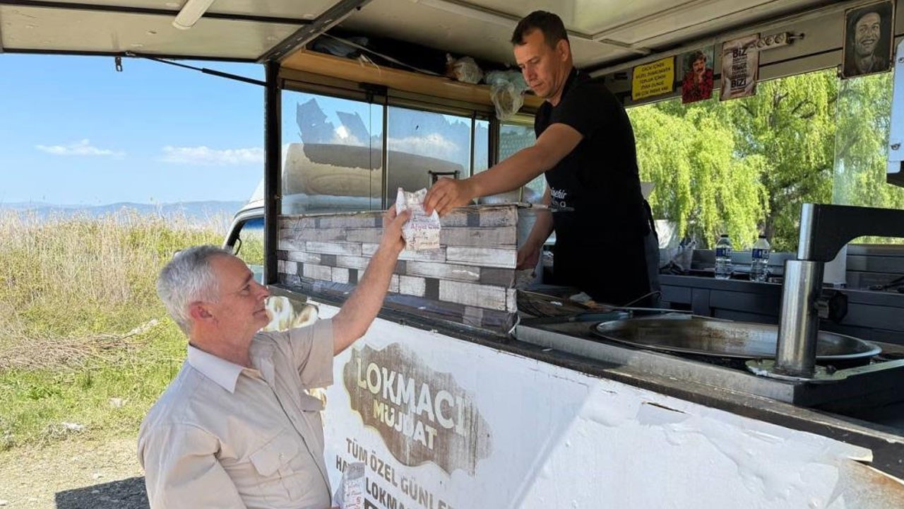 Papa Francis adına lokma döktürdü