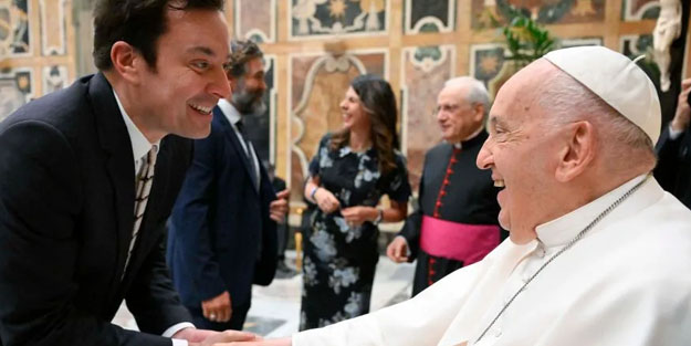 Papa, bizzat söyledi: Tanrı'ya gülebiliriz! Duyan anlam vermedi!