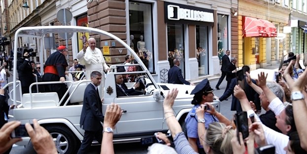 Papa Bosna'da günah çıkardı