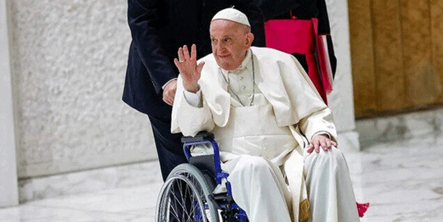 Papa fıtık oldu! Hastaneden taburcu edildi