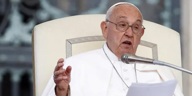 Papa Francesco eşcinsellere hakaret etti: 'Homofobik' ifade için özür diledi!