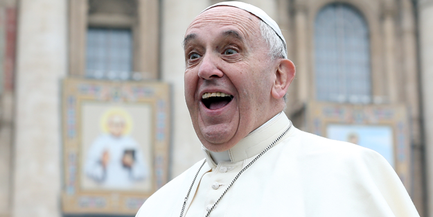 Papa yine bir modelin fotoğrafını beğendi