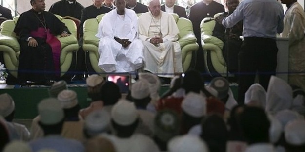 Papa Francis camide konuştu