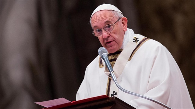 Papa Franciscus'dan Fransa'ya başörtüsü eleştirisi