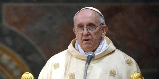 Papa'nın hesabı, mankenin fotoğrafını beğenmişti! Ortalık karıştı