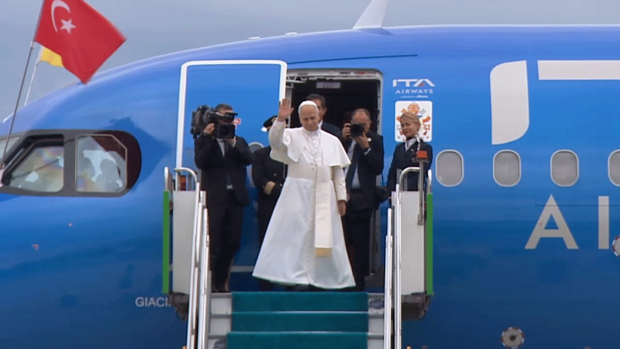 Papa Türkiye'den ayrıldı!