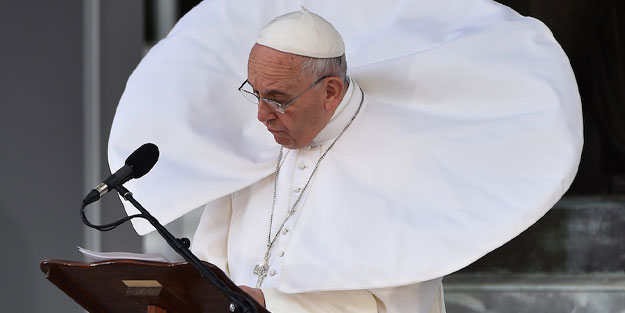 Papa'dan olay açıklama: İstifa etmek açık bir olasılık