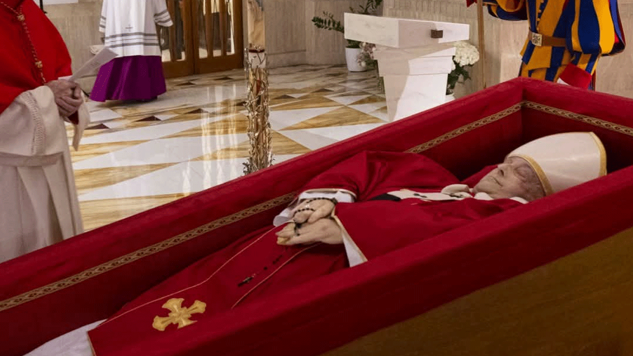 Papa'nın en şık hali