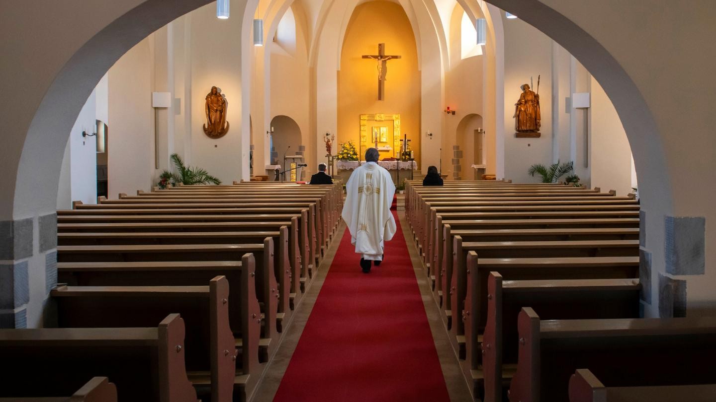 Papazlar kilisede şeytan çıkaracak