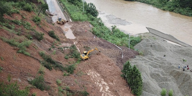 Papua Yeni Gine'deki toprak kayması: Onlarca ölü