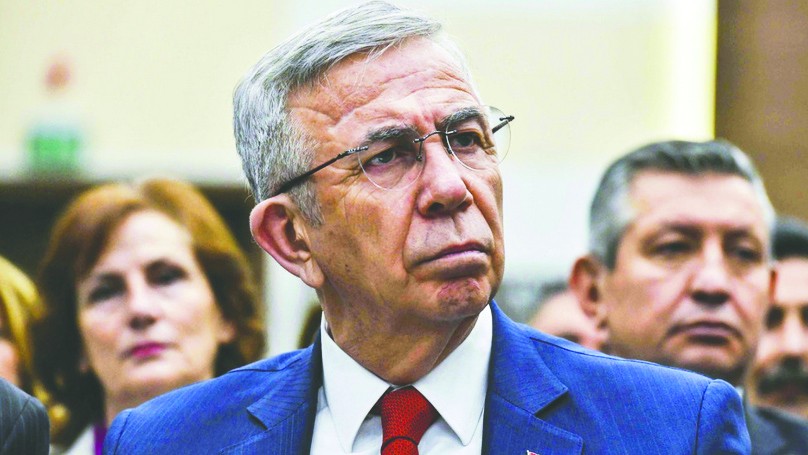 Para konsere gitti personel aç kaldı