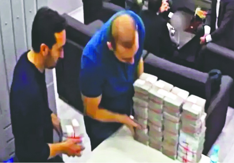 Para kulelerinin altında kaldılar