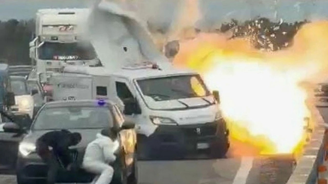 Para nakil aracına film gibi soygun girişimi: Patlama sonrası çatışma çıktı