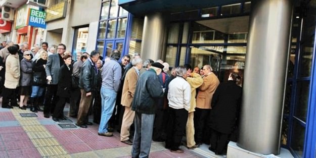 Para tükeniyor, halk 50 Euro çekebiliyor!