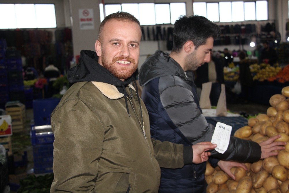 Para üstlerini kupona yazdı, büyük ikramiyeyi tek rakamla kaçırdı 