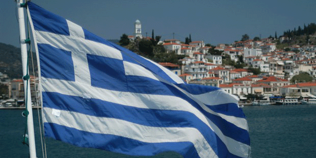 Para ve altınlarla Yunanistan'a kaçtılar